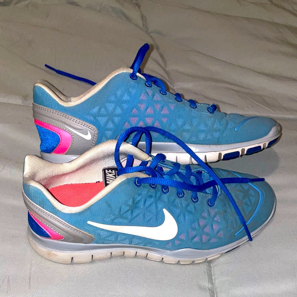 Women’s Nike free fit 2